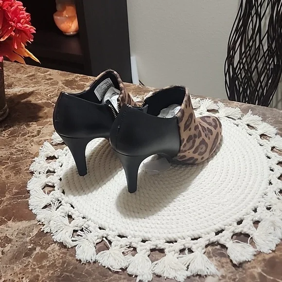 Cheeta Print ankle boot - Picture 4 of 5